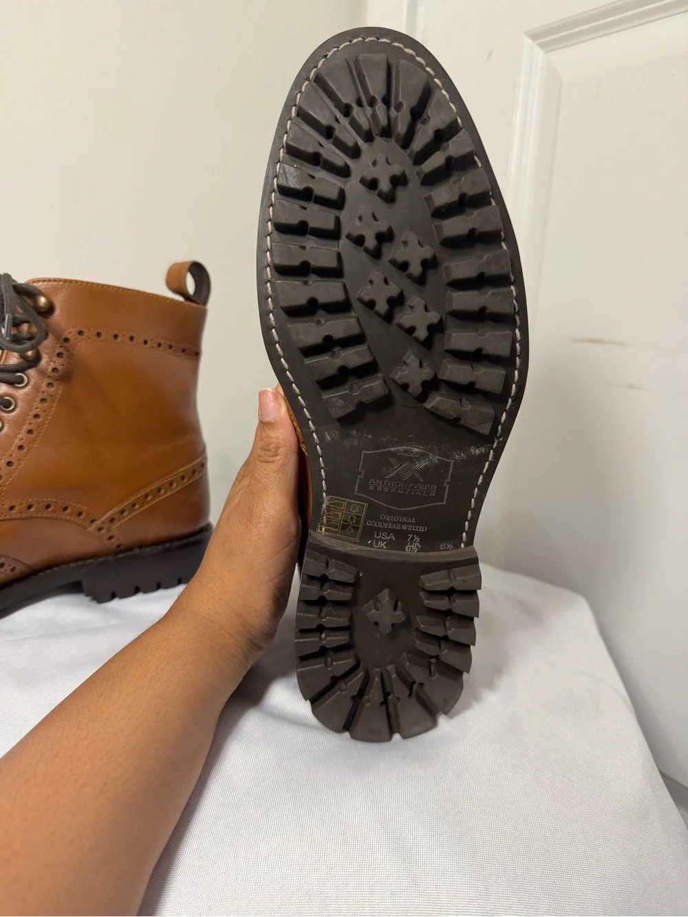 Men's Tan Leather Brogue Chukka Boots with Lace-Up Closure